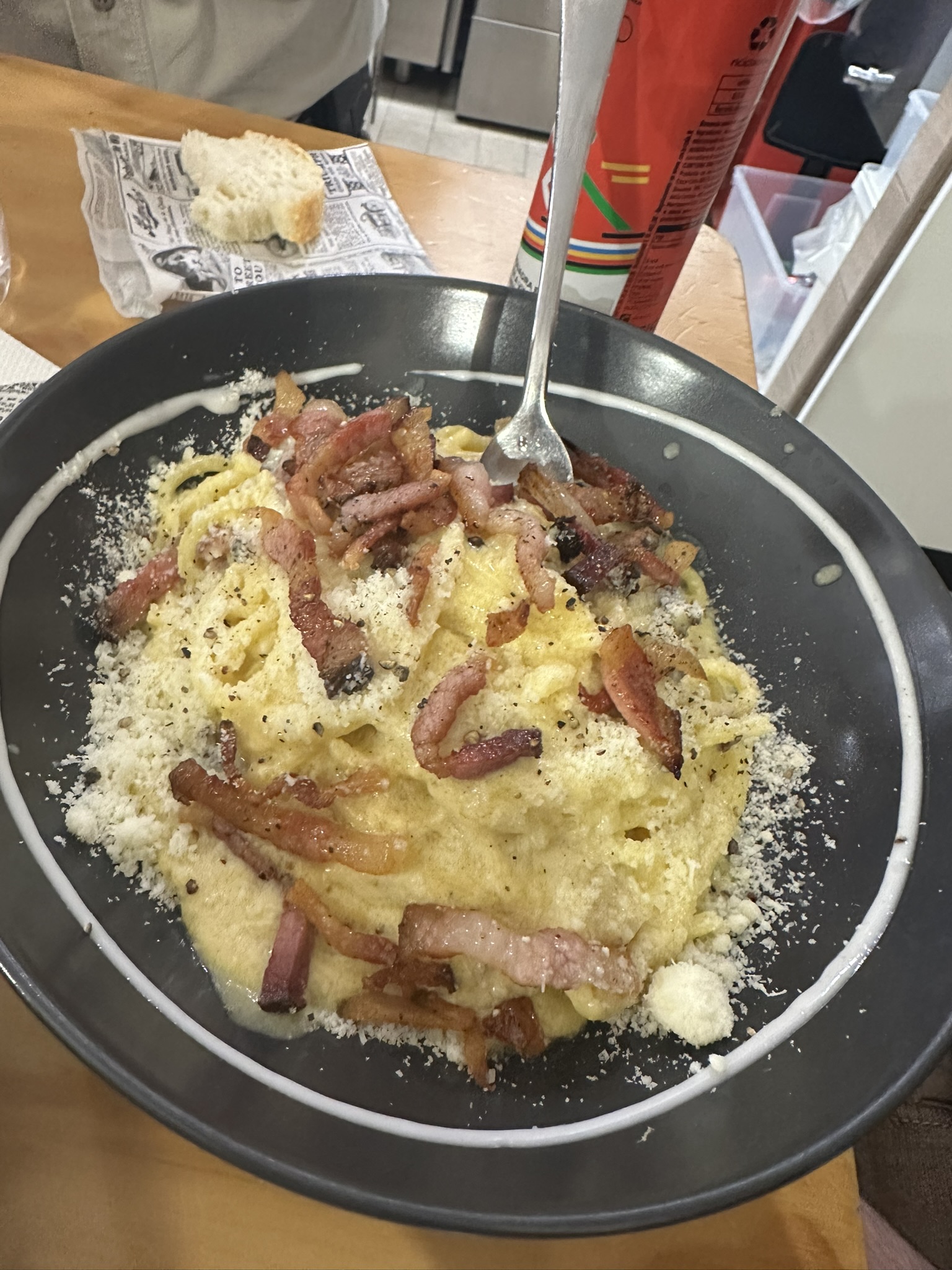 Plate of carbonara at Quel Che C'è restaurant in Rome